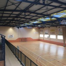 Mise-en-lumière-d'un-terrain-de-sport-intérieur